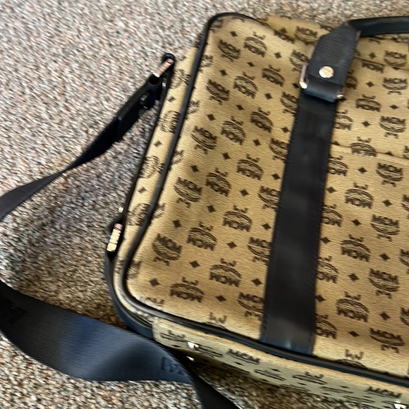 COPY - COPY - MCM MESSENGER BAG AUTHENTIC - Picture 7 of 9